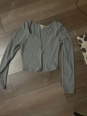 Urban Outfitters Gray Ribbed Henley Long Sleeve Crop Top
